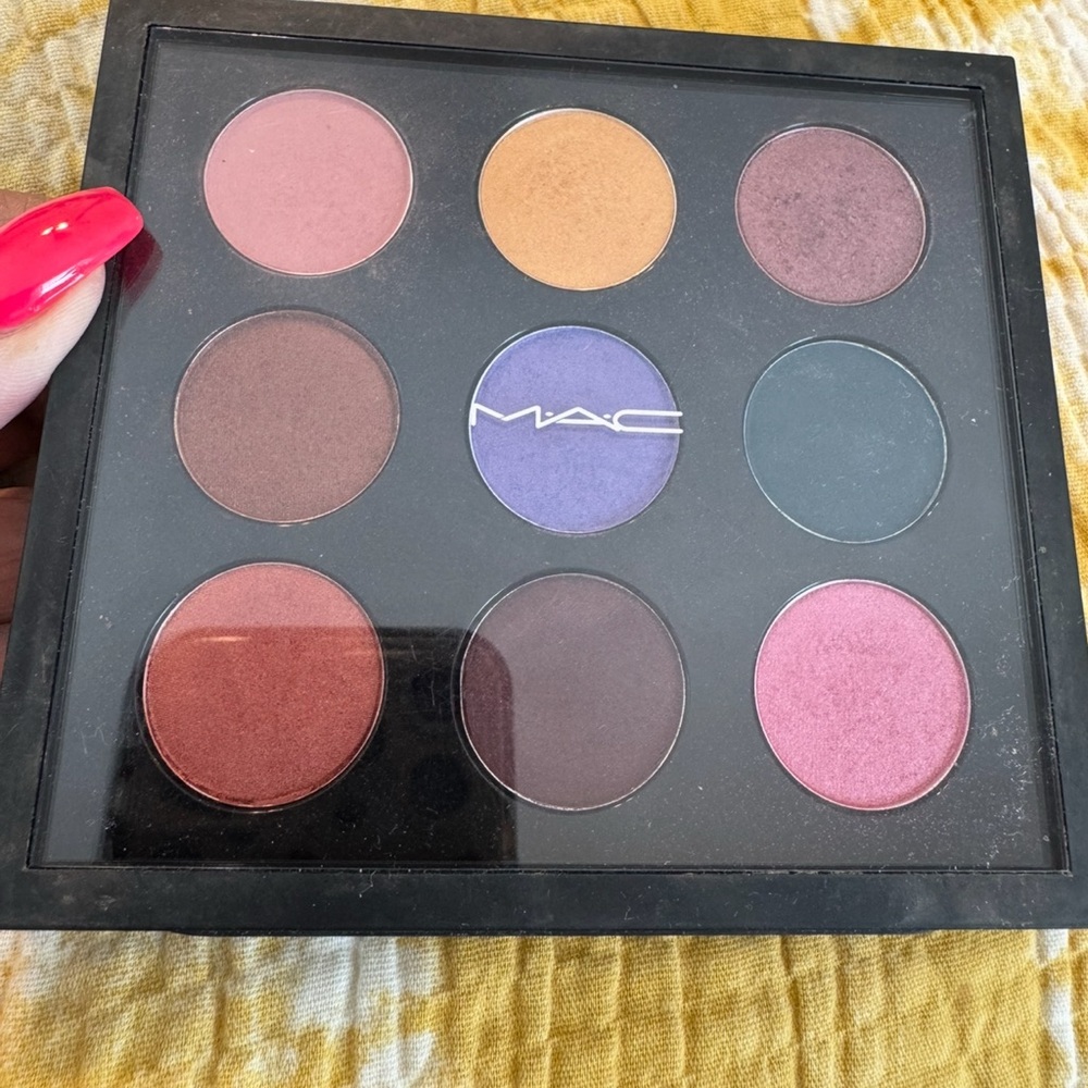MAC Cosmetics 9-Pan Eyeshadow Palette - Bold Hues